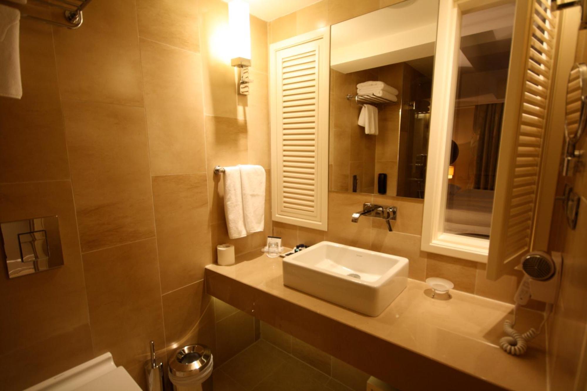 Titanic Comfort Sisli Istanbul Exteriör bild